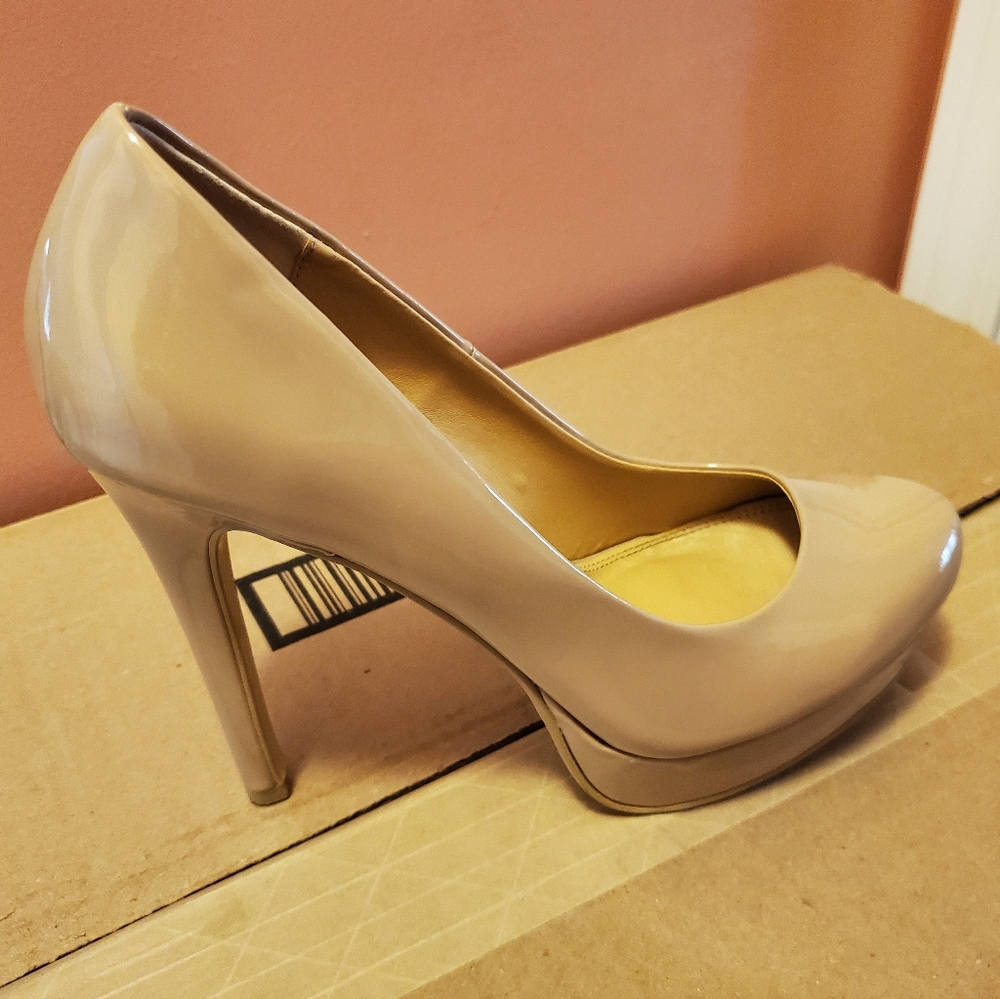 Chinese Laundry Nude Platform heels size 8